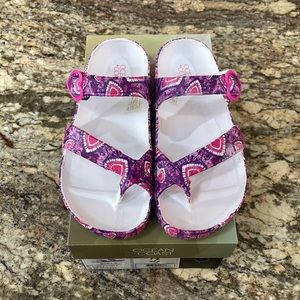 NWT Girls Ocean & Coast Toe Sandals